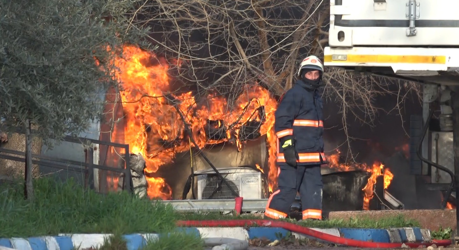 Kilis’te STK’ya ait prefabrik yapıda yangın