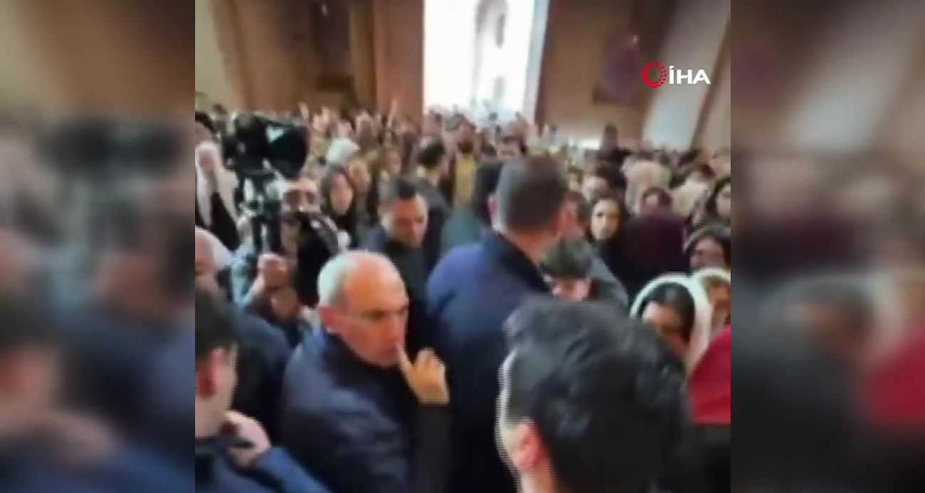 Ermenistan Başbakanı Paşinyan’a kilisede saldırı teşebbüsü