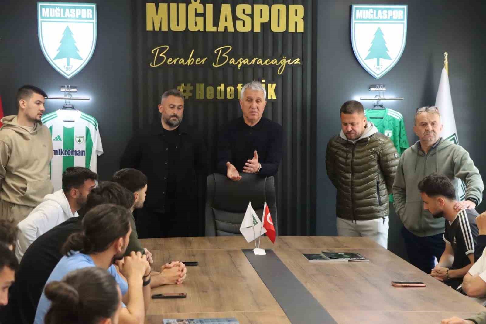 Teknik Direktör Durmuş, gözyaşlarını tutamadı