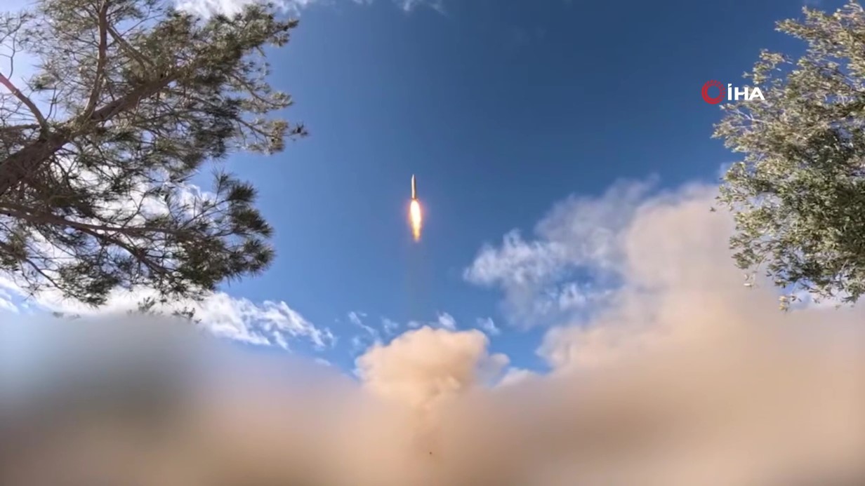 İran Devrim Muhafızları Ordusu, ABD’ye ait 5 üs ile İsrail’deki askeri merkezlerini hedef aldı