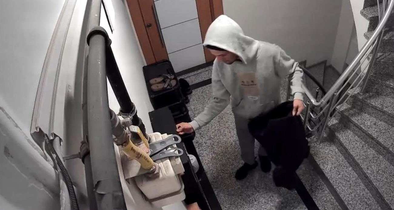 Eyüpsultan’da montunu çuval gibi yapan hırsız girdiği apartmandan 8 çift ayakkabı çaldı