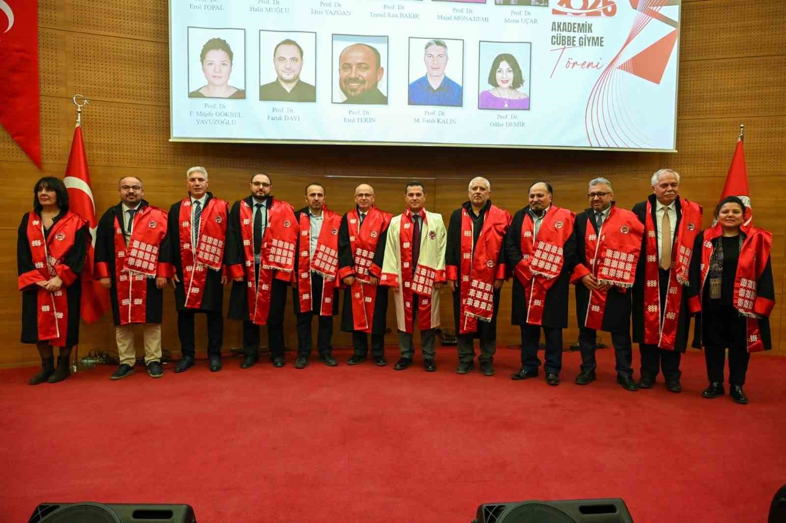 Kastamonu Üniversitesi’nde 89 akademisyen cübbe giydi