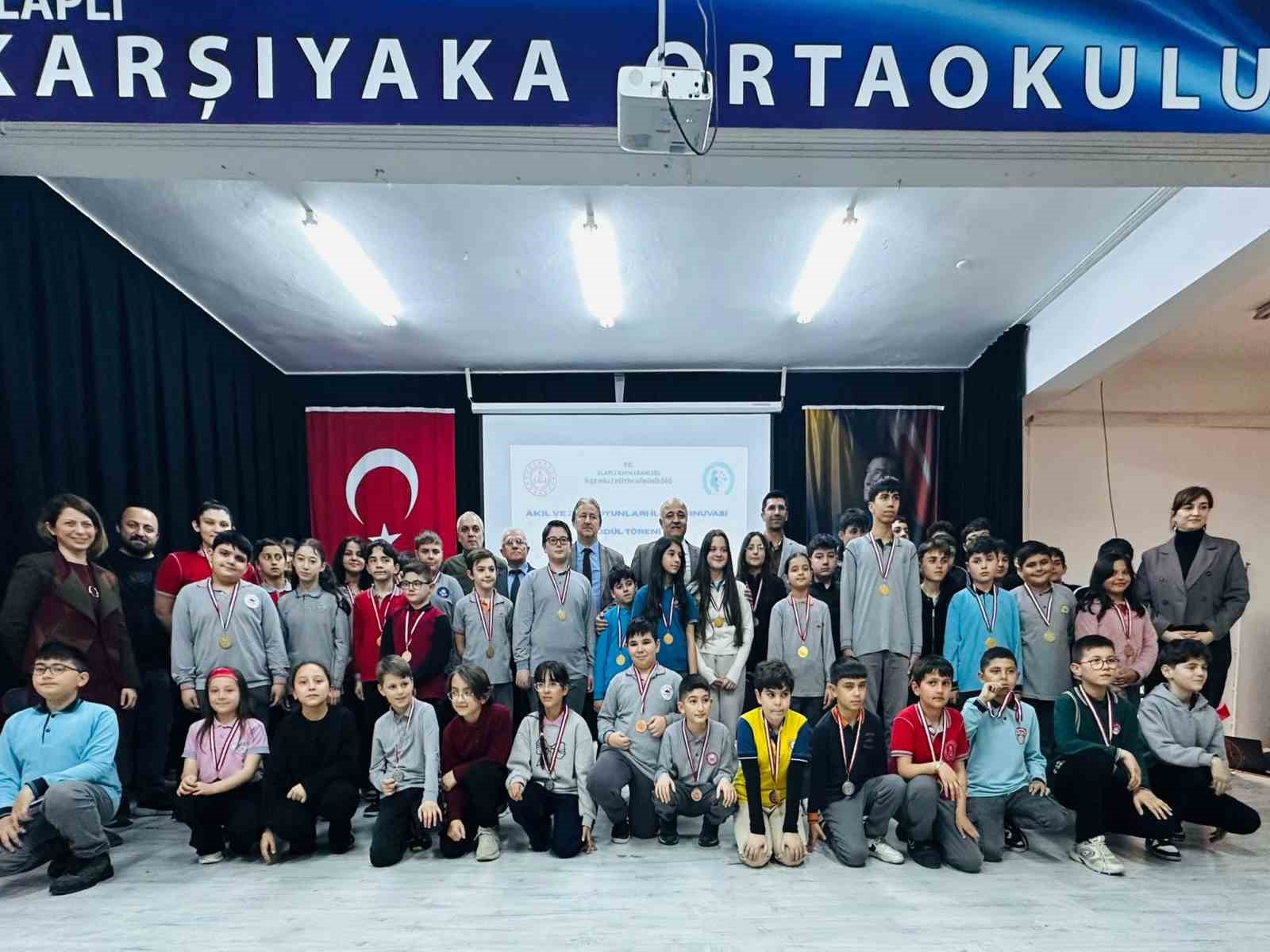 6. Geleneksel Alaplı Akıl ve Zeka Oyunları Turnuvası gerçekleştirildi