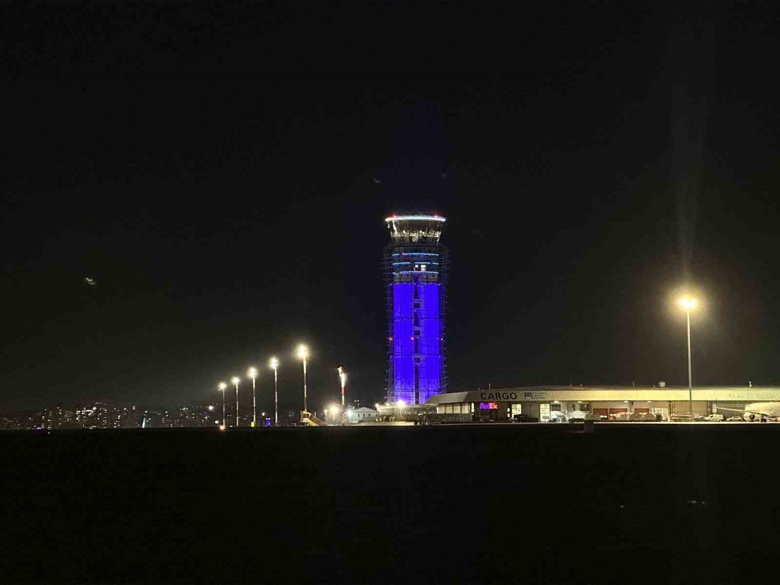 Otizm Farkındalık Günü’nde Sabiha Gökçen Havalimanı kulesi maviye büründü