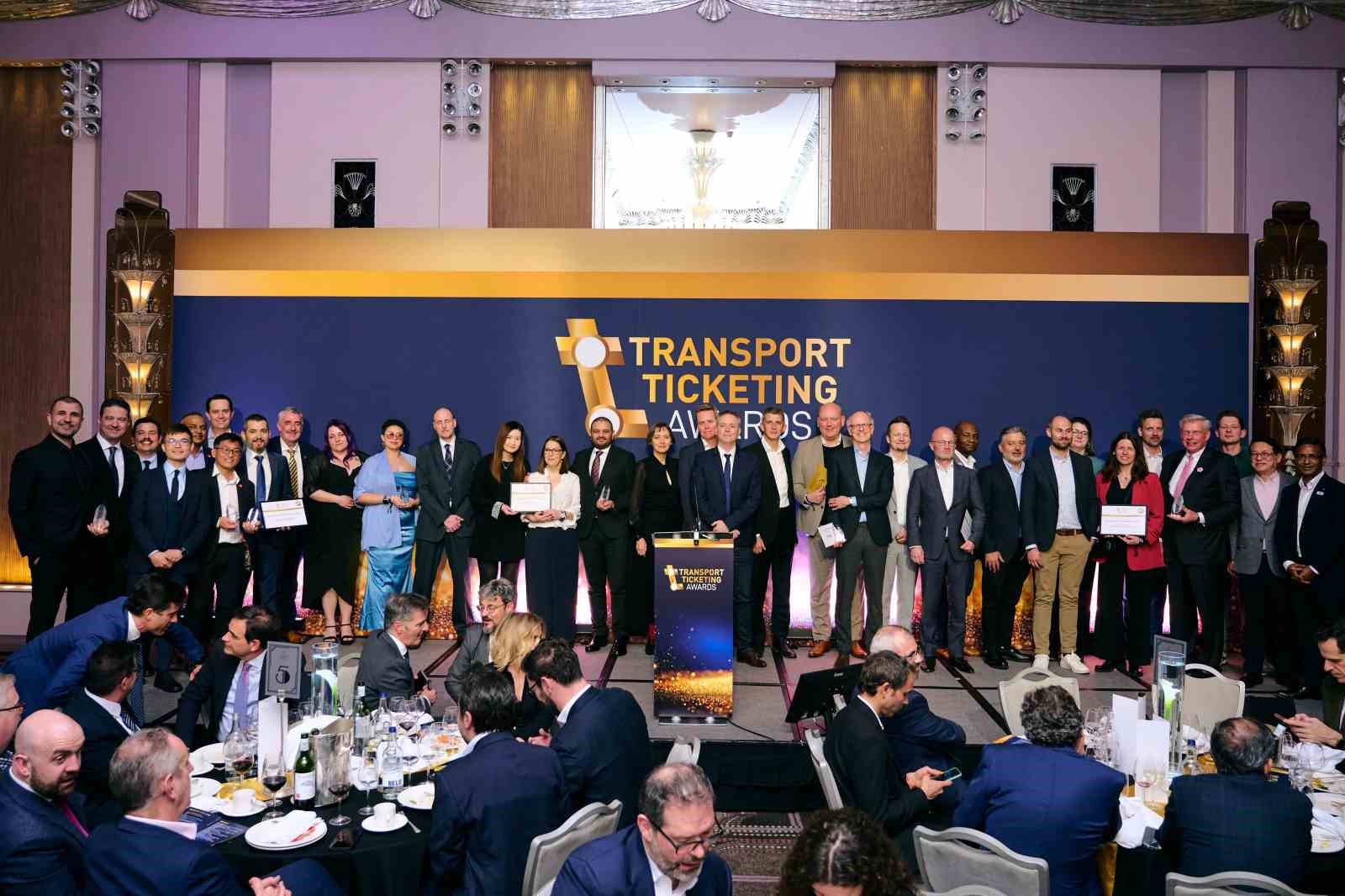 Antalyakart Londra’dan birincilikle döndü: 