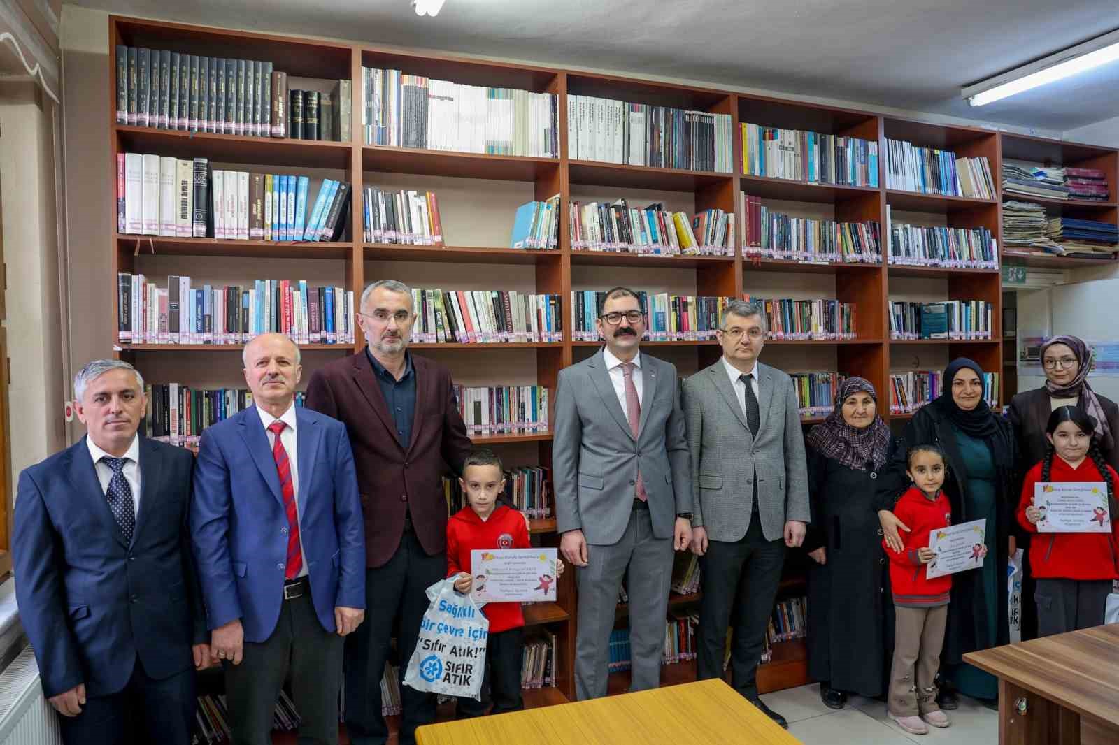 Kastamonu’da en çok kitap okuyan öğrenciler ödüllendirildi