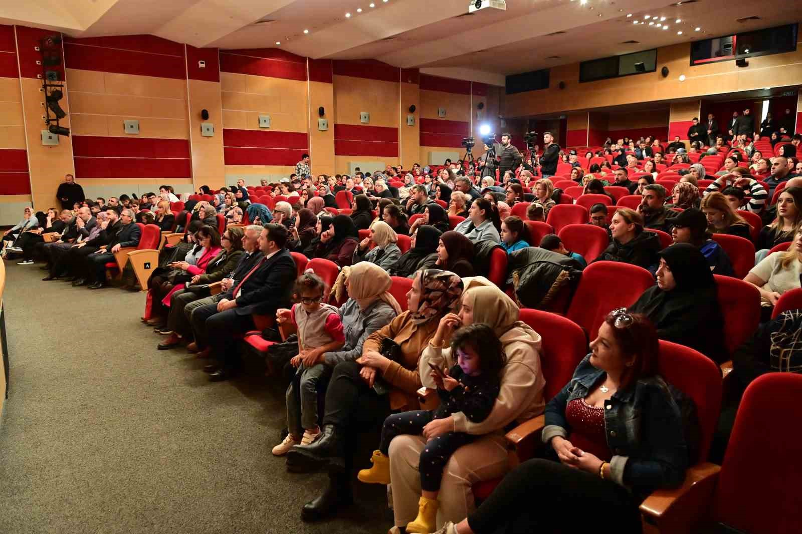 Bahçelievler’de Otizm Farkındalık Haftası’nda çocuklar performanslarını sergiledi