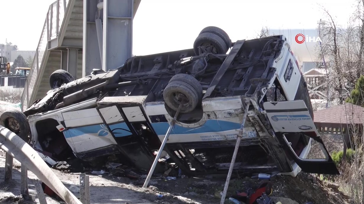 Ankara’da özel halk otobüsü köprü direğine çarptı: 5 ölü, 15 yaralı
