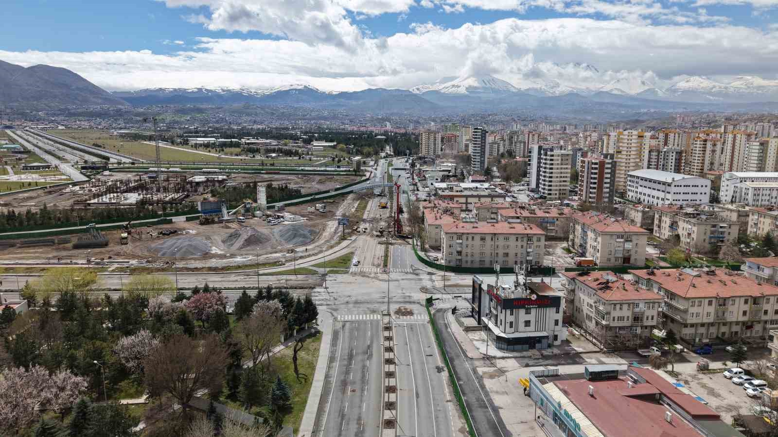 Büyükşehir’in Kartal Katlı Kavşağı Projesi’nde yoğun mesai