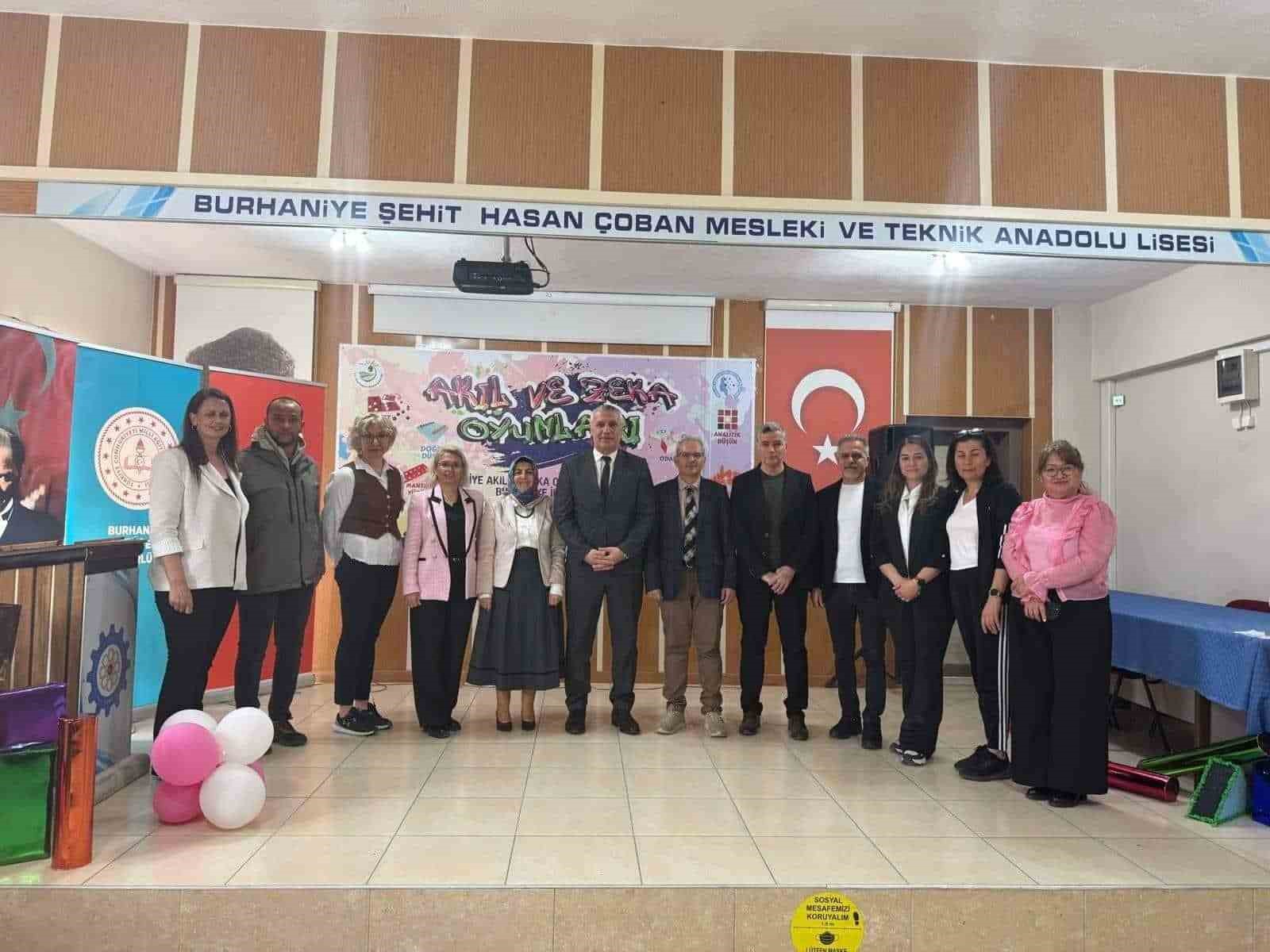 Burhaniye’de Akıl ve Zekâ Oyunları ödül töreni yapıldı