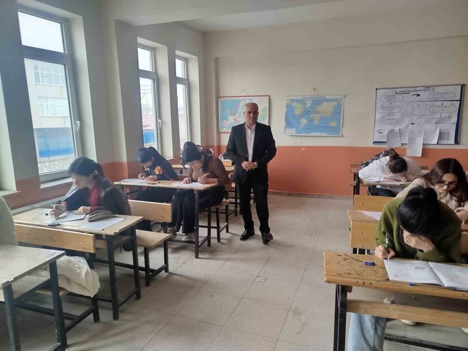 Diyadin’de eğitime destek artarak sürüyor