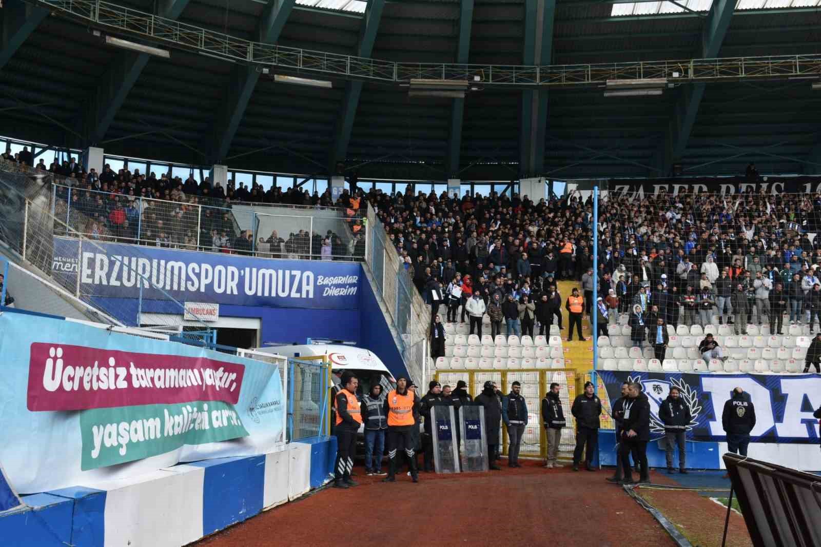 Erzurumspor tribünlerinden anlamlı mesaj: 