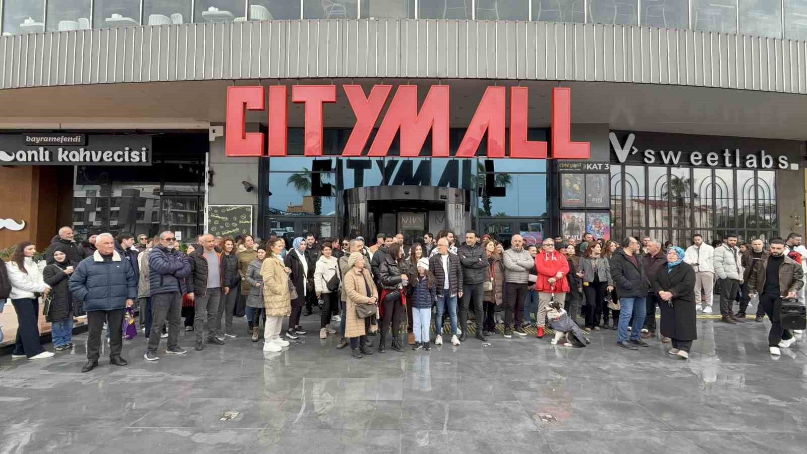 Mühürlenen CityMall AVM için basın açıklaması