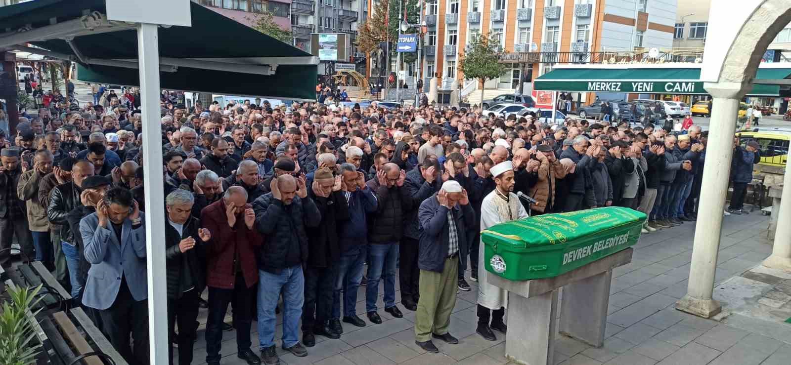 Devrek’in sevilen kalay ustasıı son yolculuğuna dualarla uğurlandı