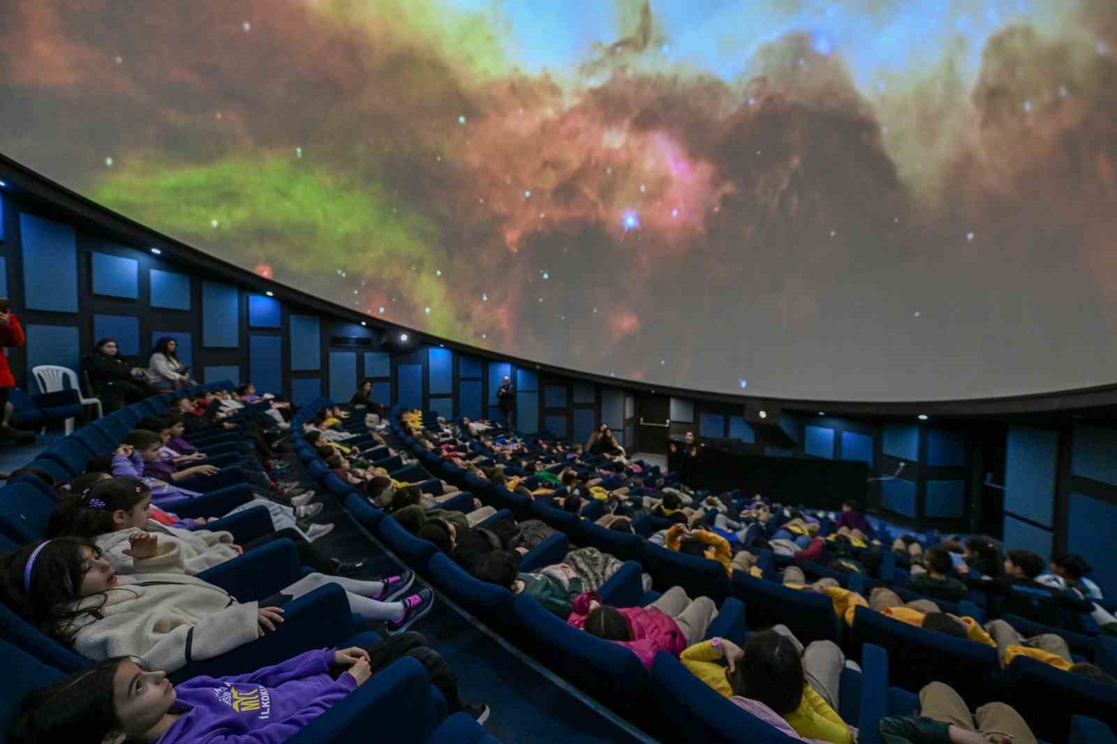 Mercan Bilim Merkezi planetaryumu çocukları evrenle buluşturuyor