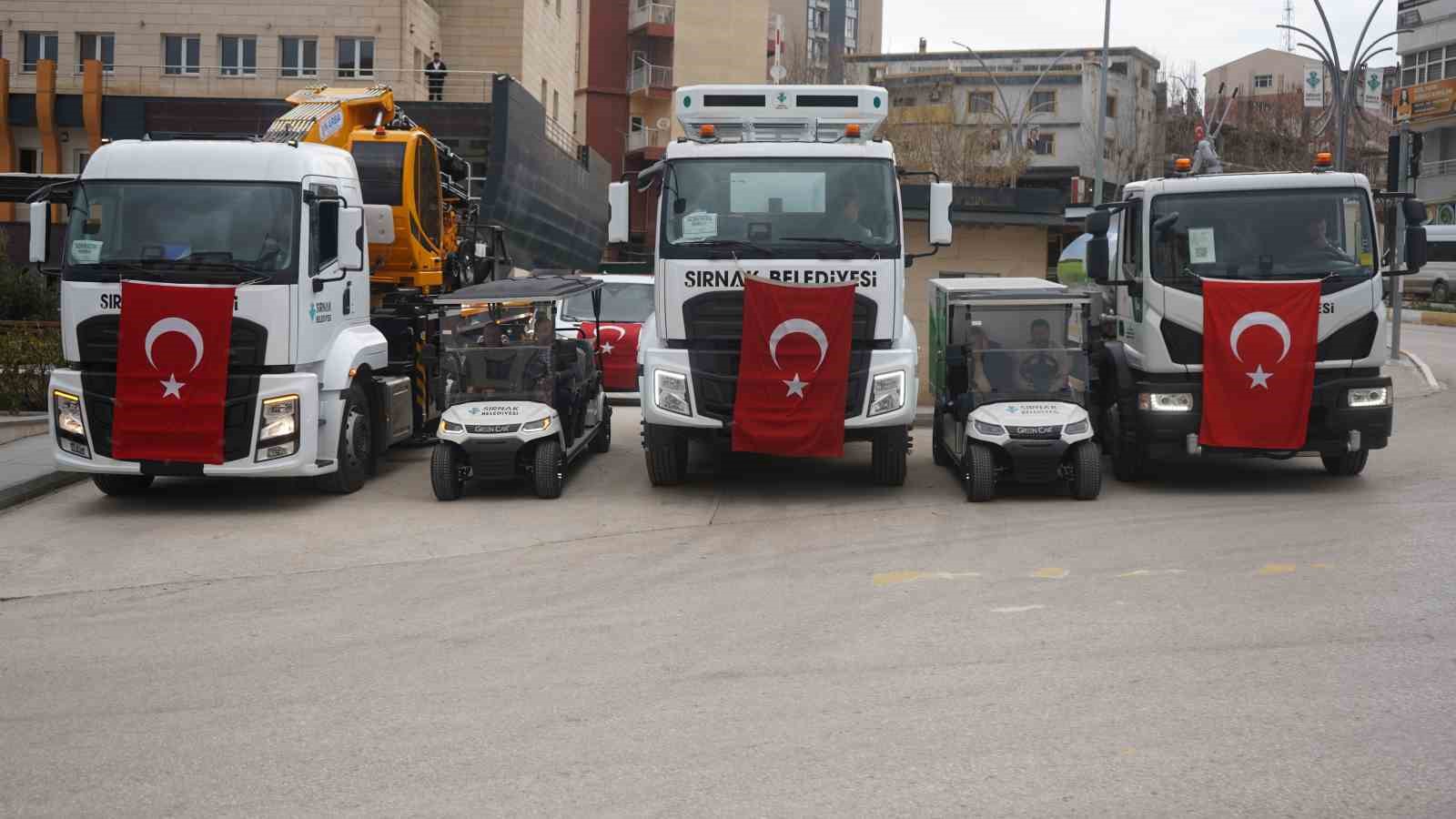 Şırnak Belediyesi araç filosunu büyütüyor: 6 yeni araç hizmete alındı