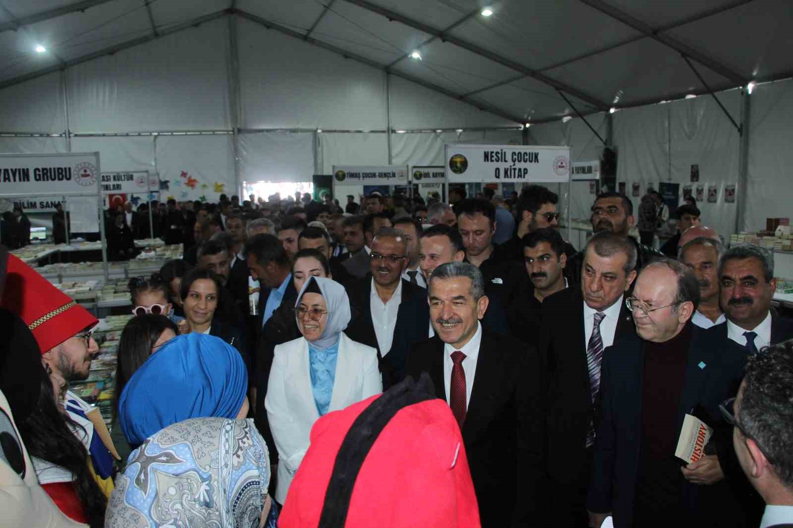 İdil Kitap Fuarı ve Kültür Şöleni başladı