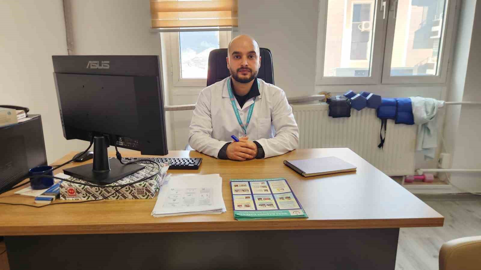 Teknoloji kullanımı artıyor, omurga rahatsızlıkları genç yaşlara iniyor