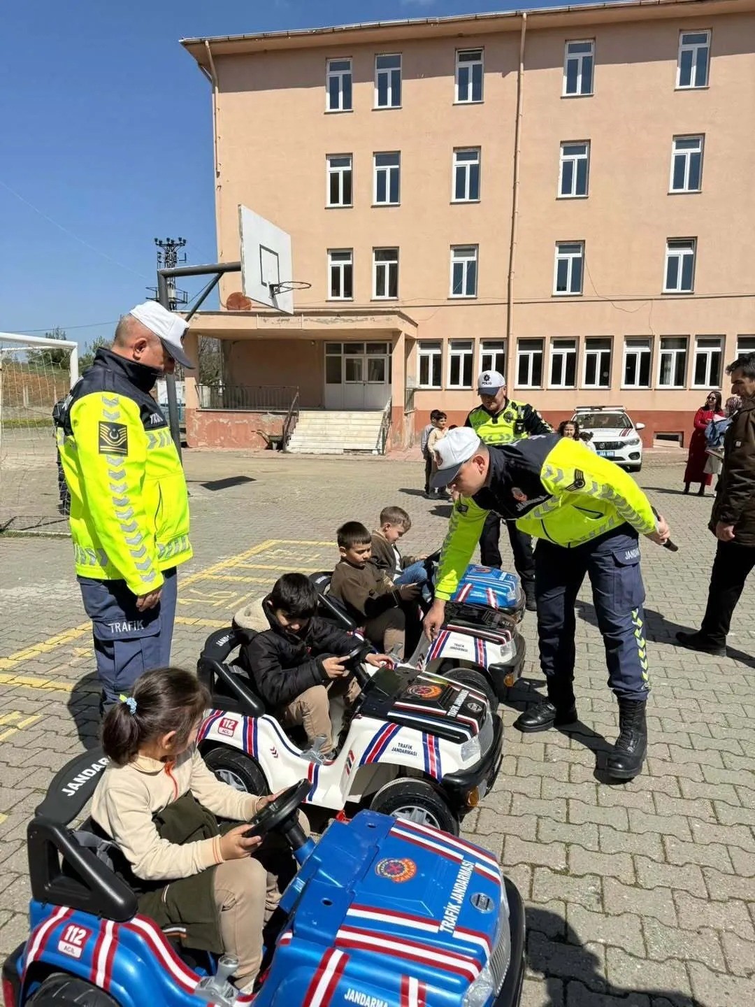 Sinop’ta minikler eğlenerek trafik kurallarını öğreniyor