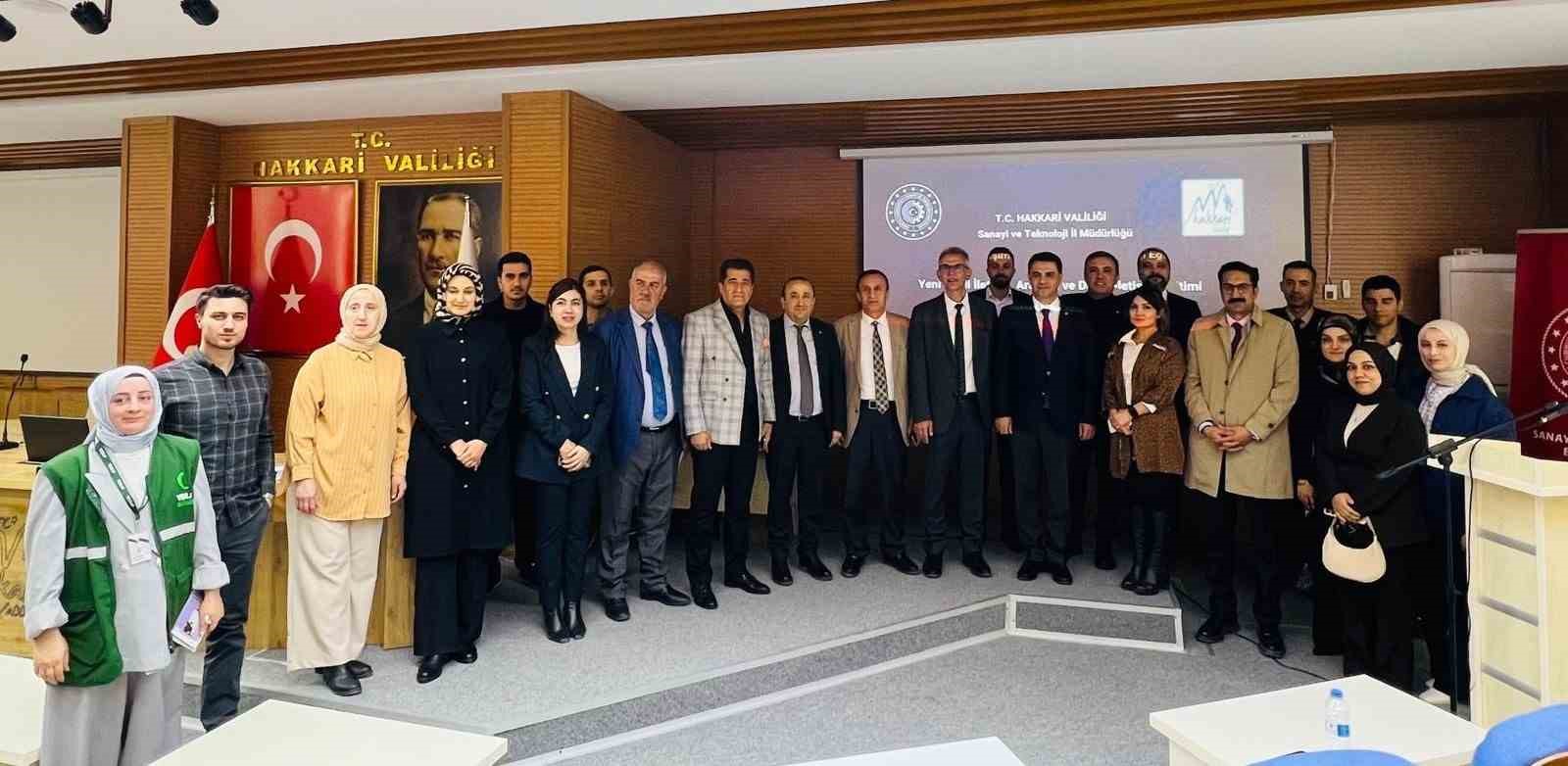 Hakkari’de “Yeni Nesil İletişim” paneli düzenlendi