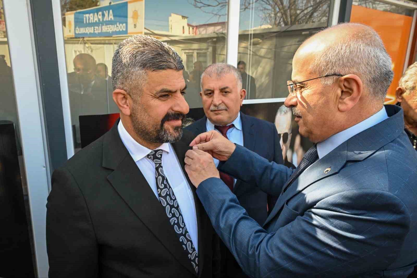 Malatya’da CHP’den istifa eden meclis üyesi AK Parti’ye katıldı