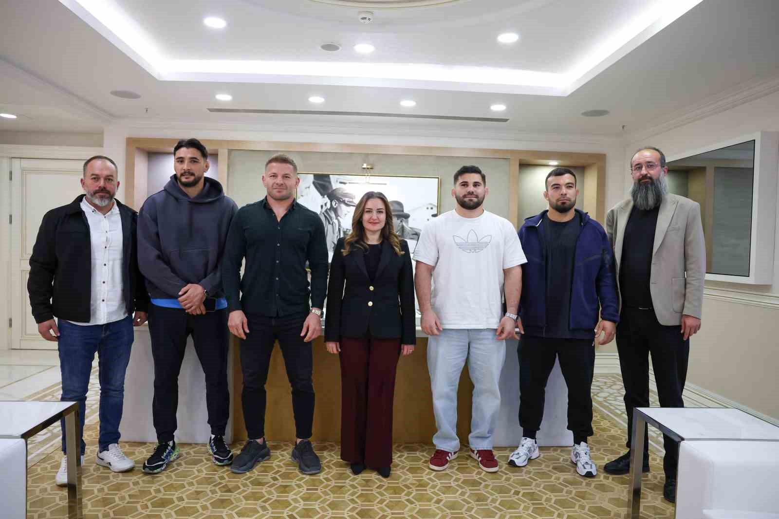 Başkan Vekili Özdemir başpehlivanları ağırladı: 