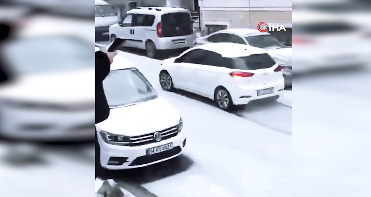 İstanbul’da dolu ve sağanak yağış etkili oldu: Doluyla kaplanan Sultangazi’de sürücüler zor anlar yaşadı