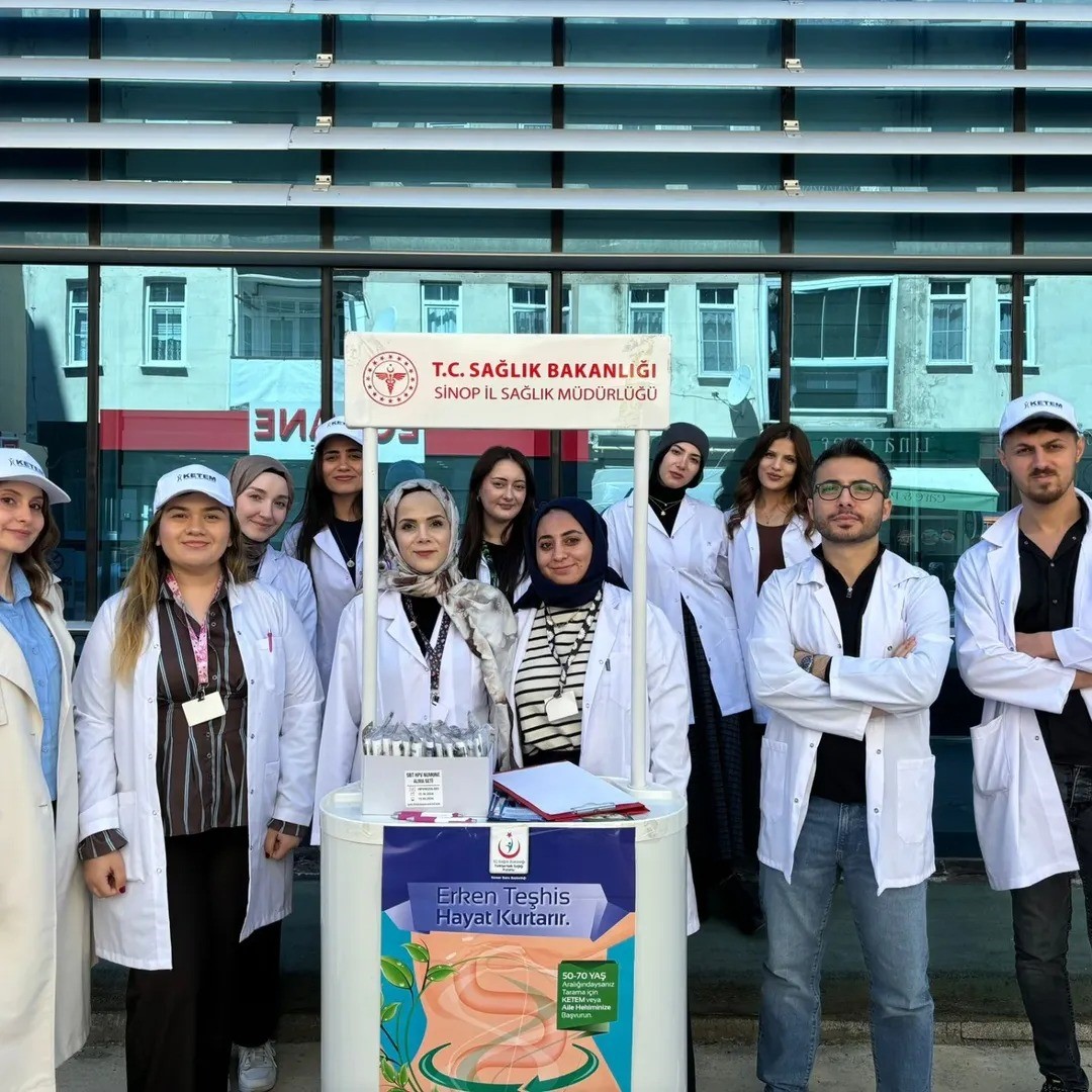Sinop’ta hemşire adayları kansere dikkat çekti