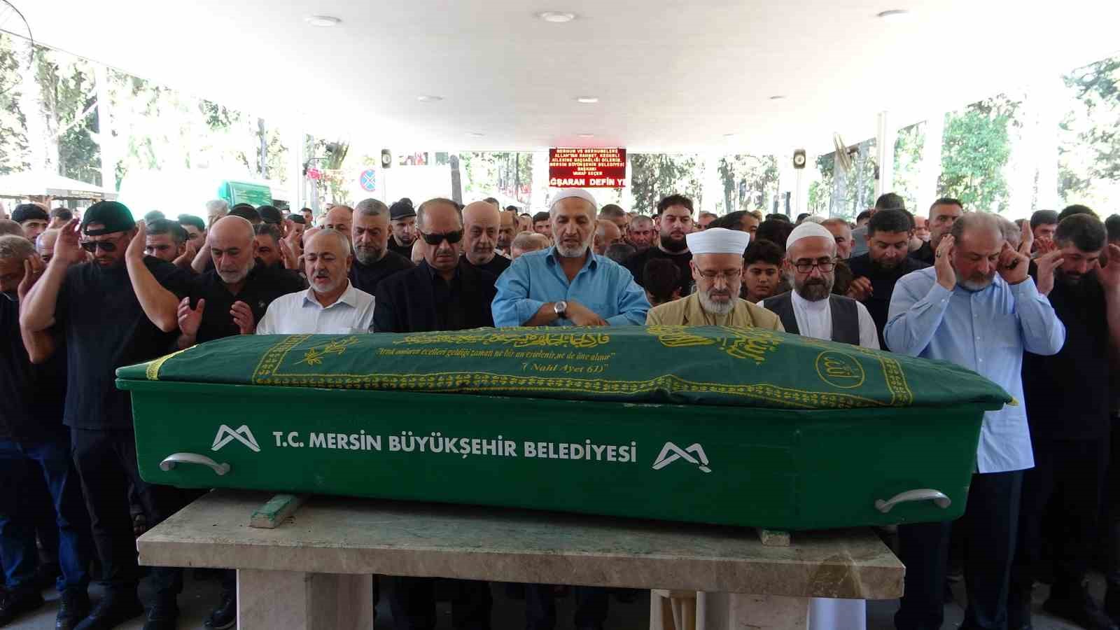 belcika-da-polis-tarafindan-vuruldugu-one-surulen-4-cocuk-babasi-mersin-de-defnedildi