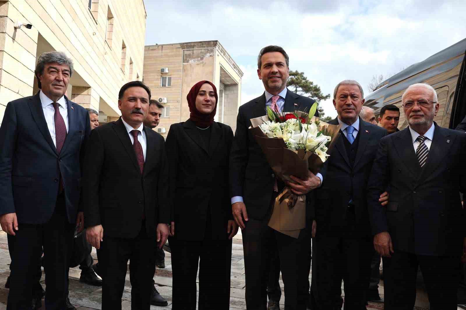 Bakan Bayraktar Vali Çiçek’i ziyaret etti