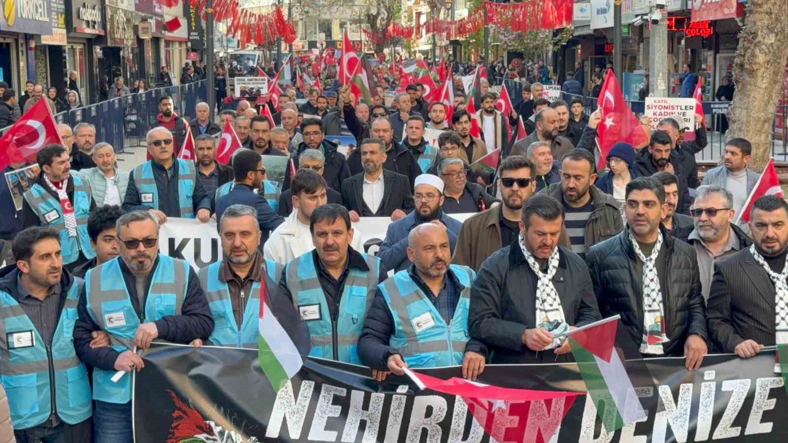 Karabük’te yüzlerce kişi Gazze için yürüdü
