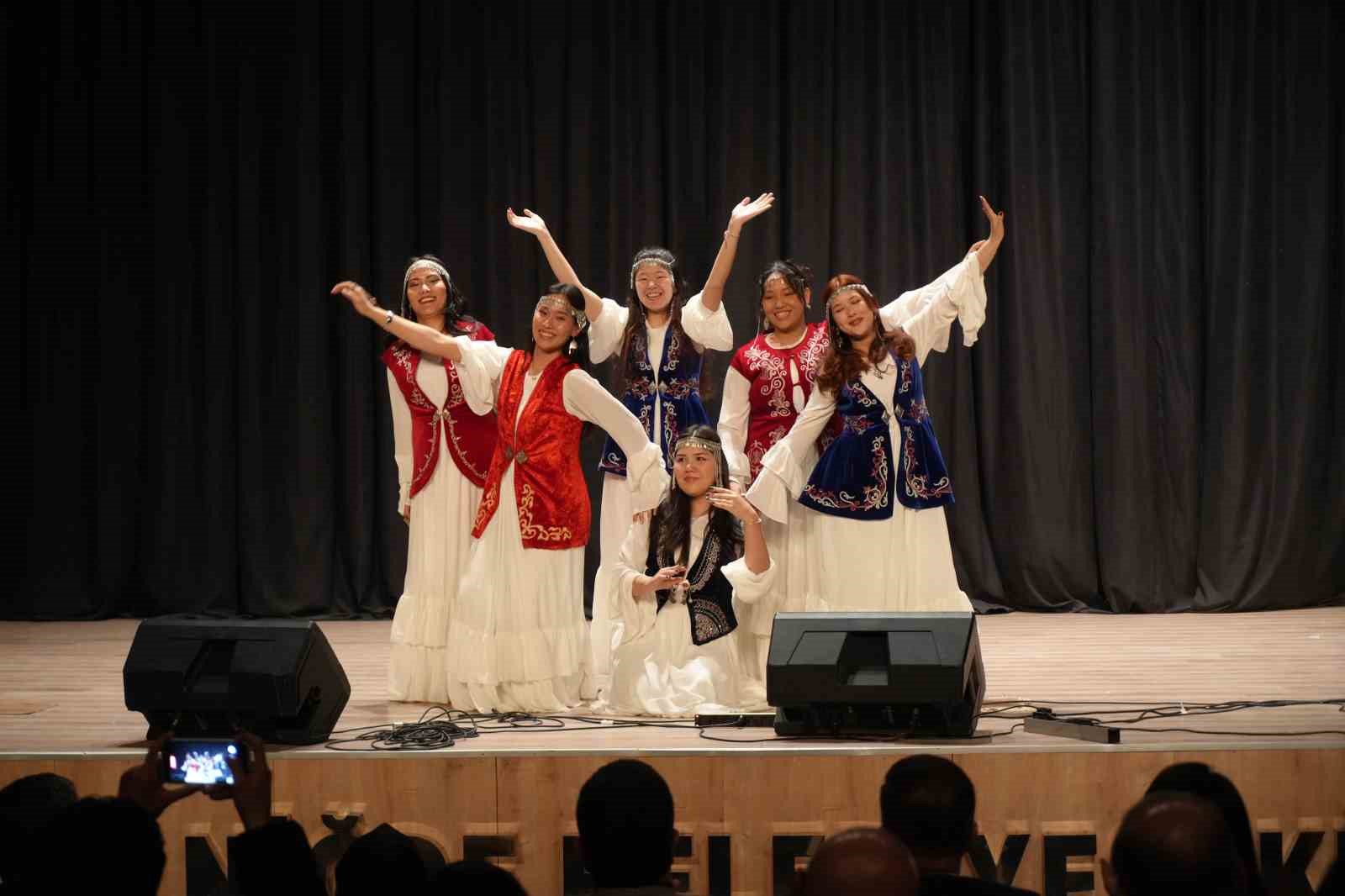 Niğde’deki Nevruz etkinliklerinde Türk dünyası ezgileri sahnelendi
