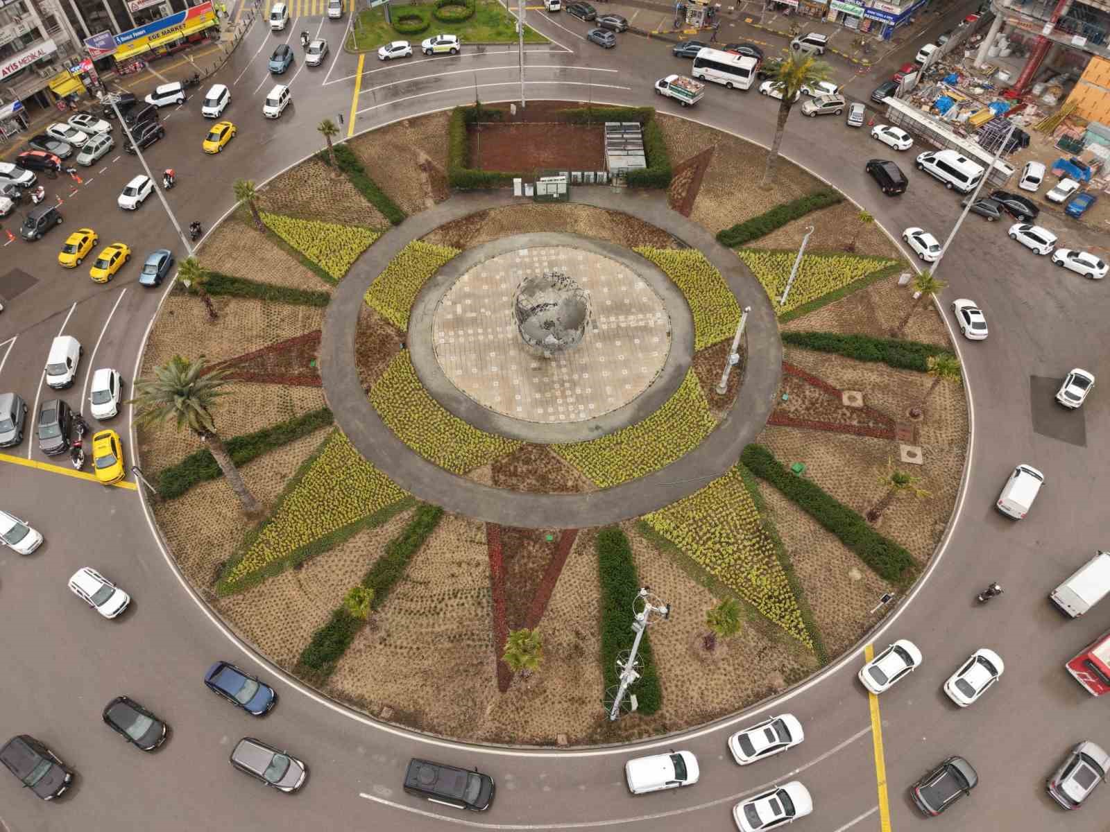 İzmir’in kalbi çiçek açtı