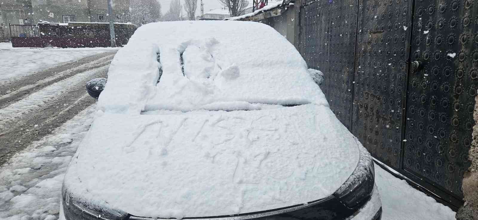 Bulanık’ta nisan ayında kar sürprizi