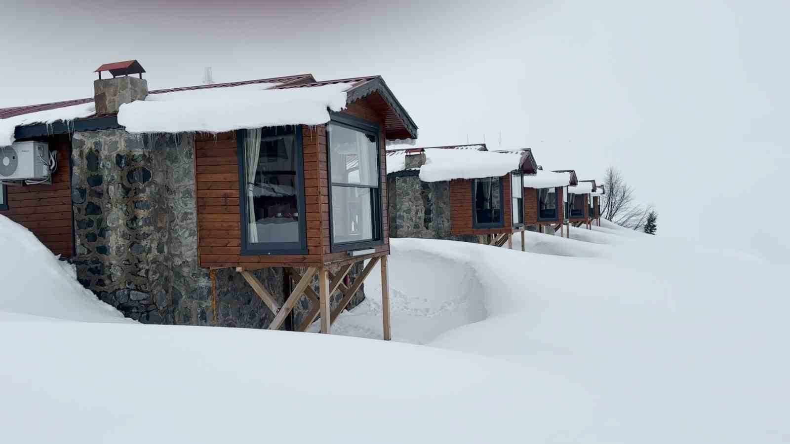 Dünyaca ünlü Handüzü Yaylası’nda kar etkisini sürdürüyor