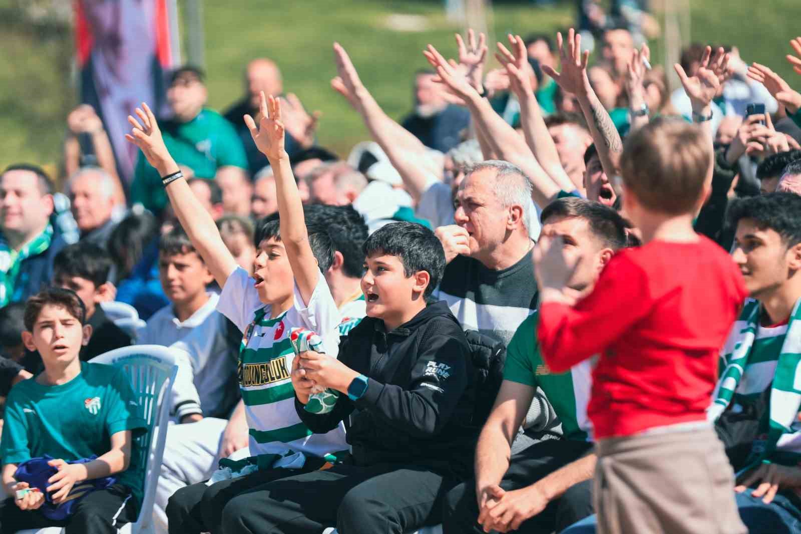 Bursa’da yeşil-beyaz coşku dev ekrana taşındı