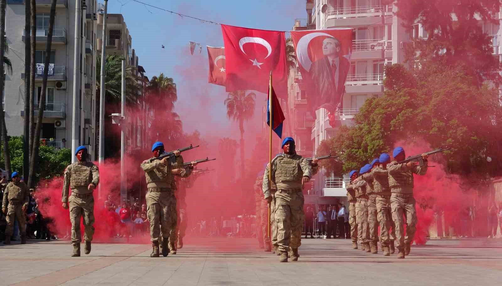 mersin-de-30-agustos-zafer-bayrami-coskuyla-kutlandi
