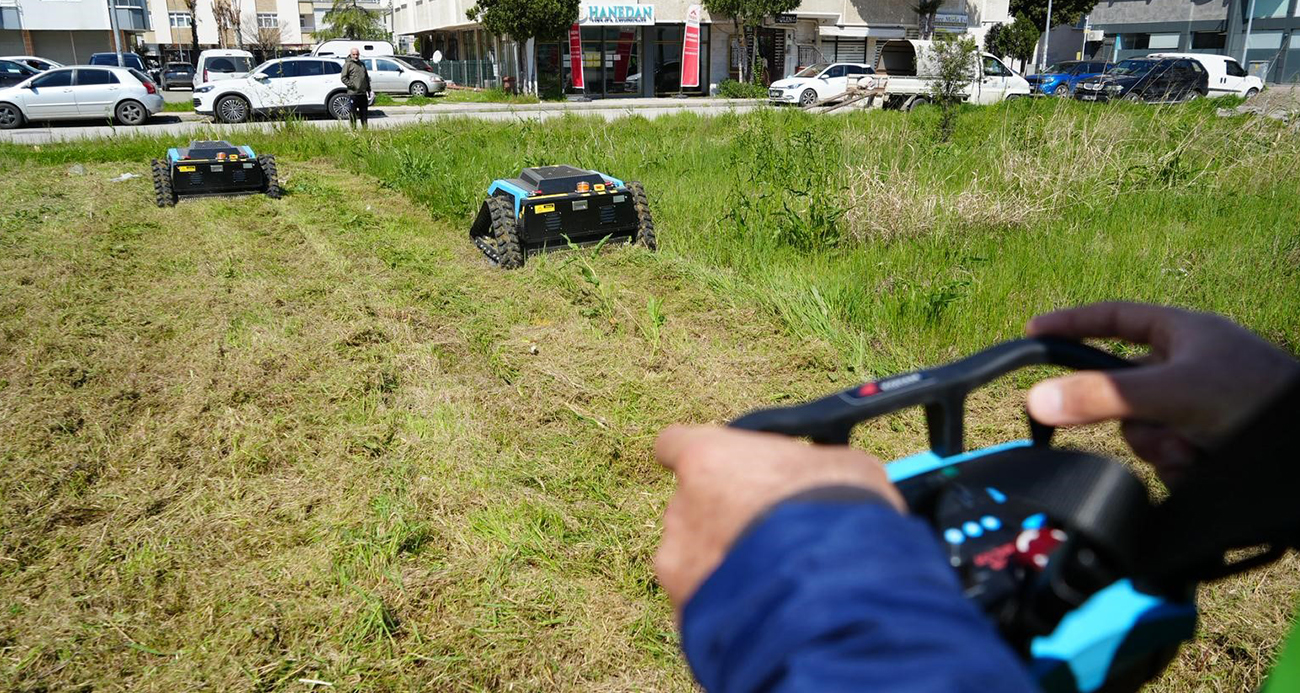 Çimleri artık robotlar biçiyor: 6 kişilik işi 2 robot yapıyor