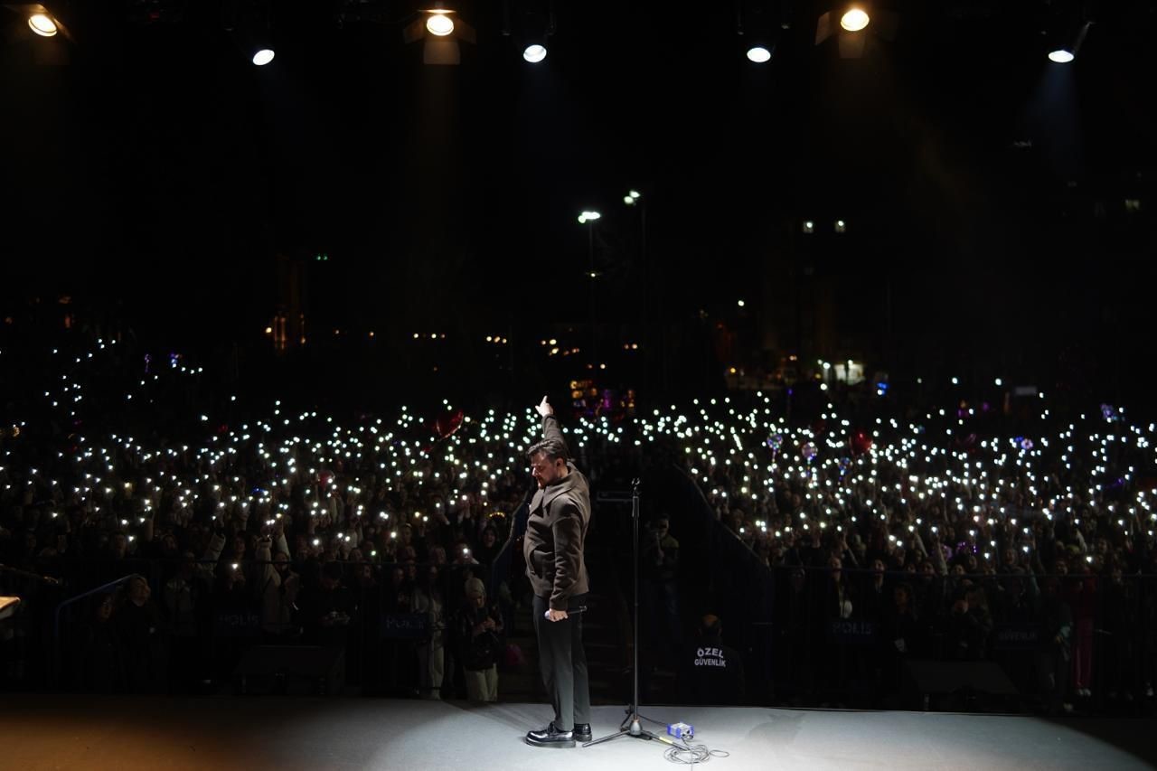 Bilecik Cumhuriyet Meydanı’nda Ekin Uzunlar konseri