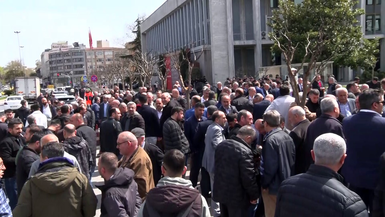 Özel Halk Otobüsü esnafından Saraçhane’de mesaj: 