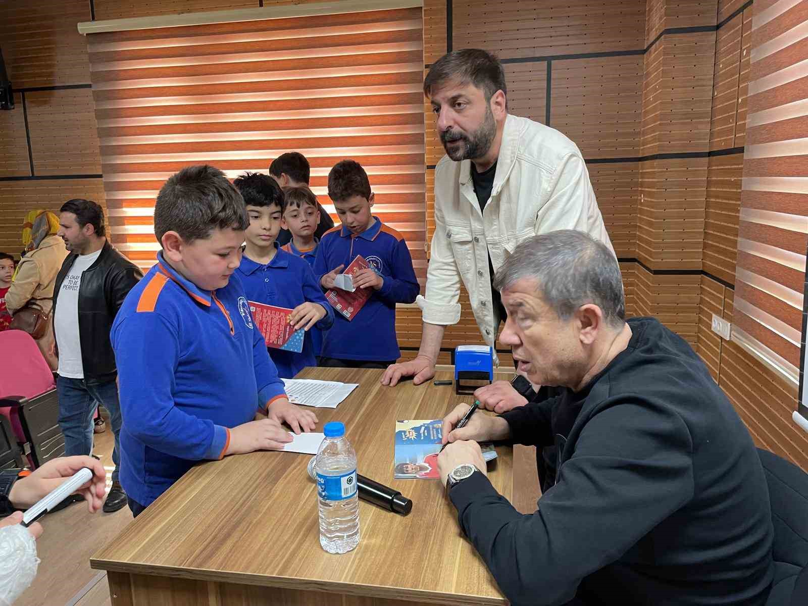 Tanju Çolak öğrencilerle buluştu: 