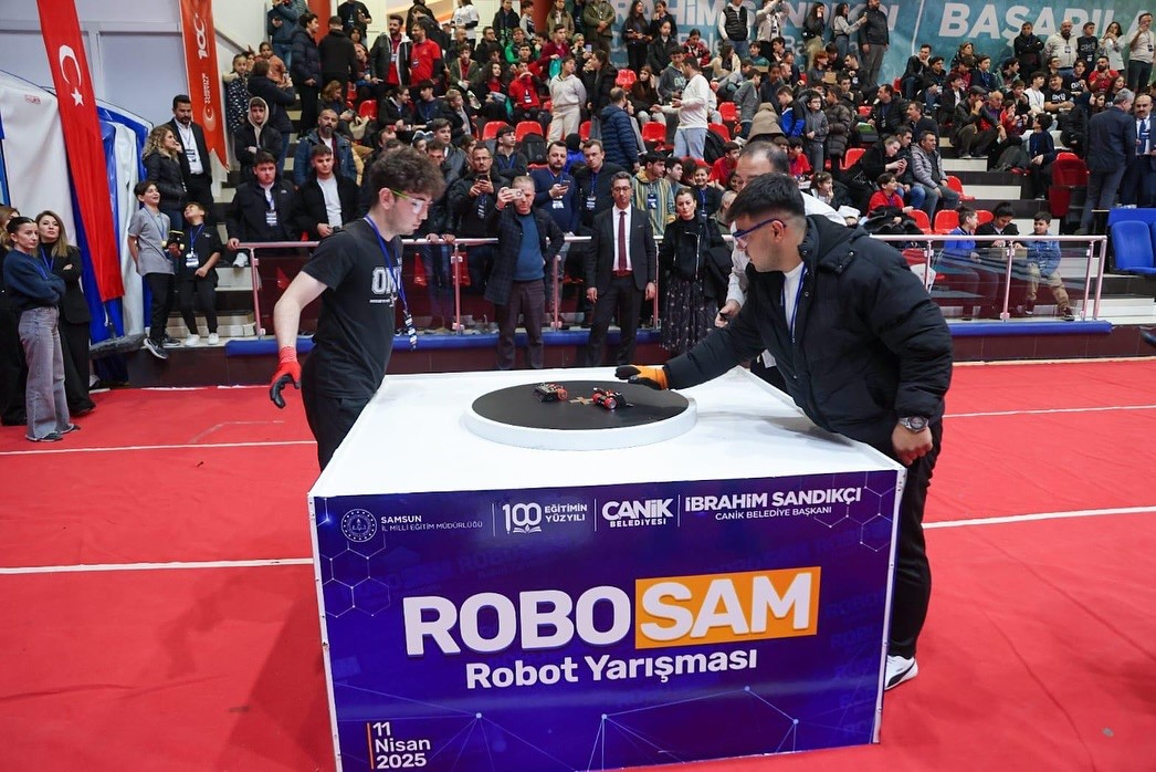 Canik’te gençler robotlarıyla sahneye çıkıyor