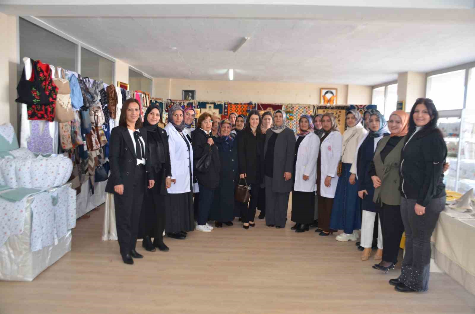 Bulanık’ta kadınların el emeği göz nuru görücüye çıktı