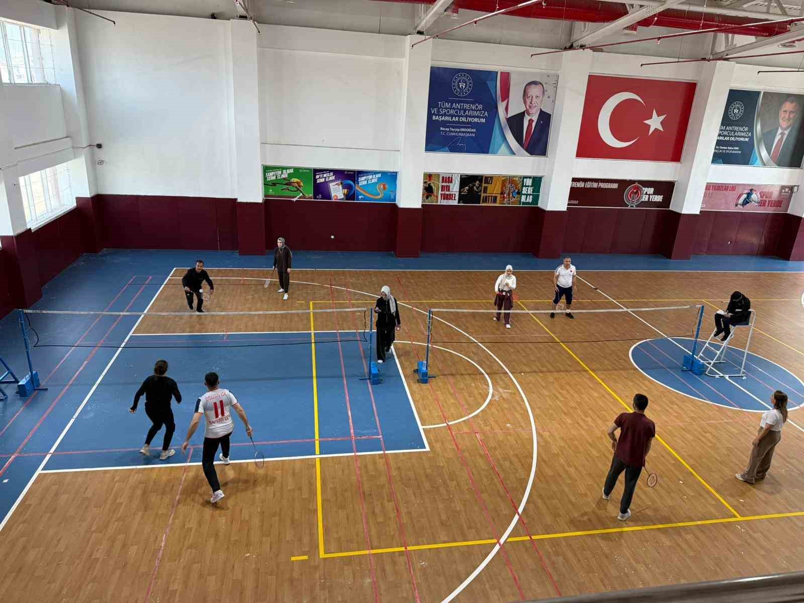 Adıyaman’da kurum içi badminton turnuvası düzenlendi