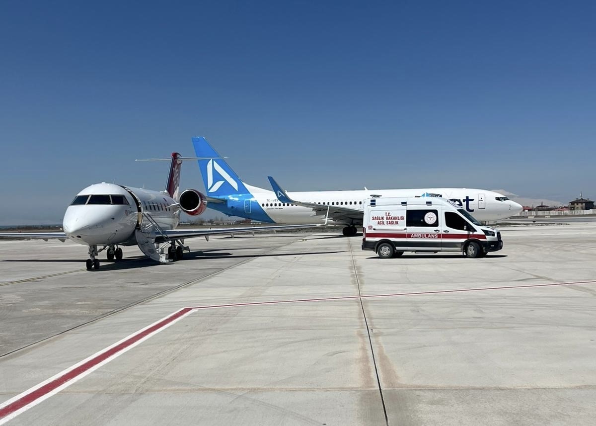 Vanlı iki çocuk için ambulans uçak havalandı