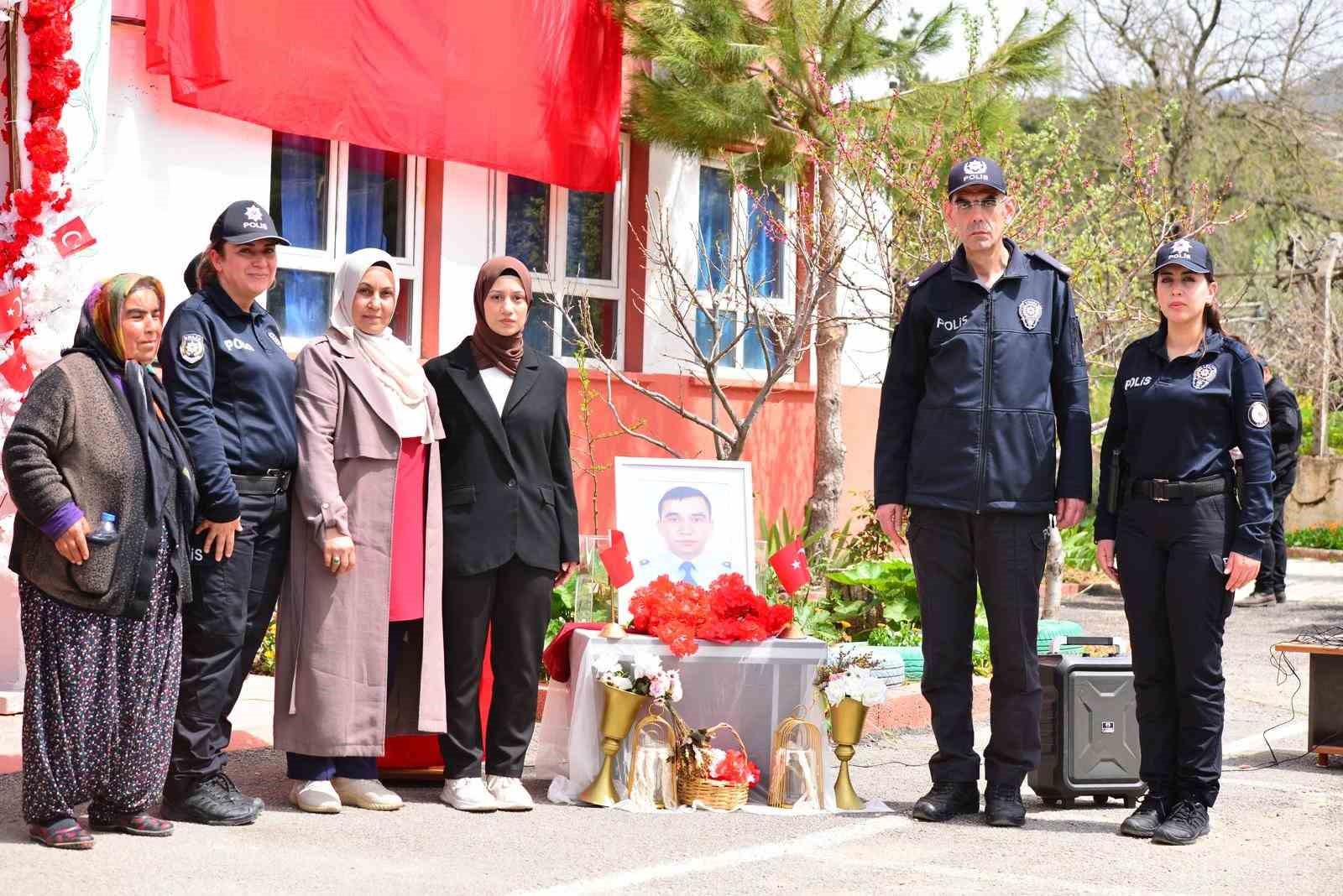 Şehit polisin adı memleketi Feke’de okula verildi