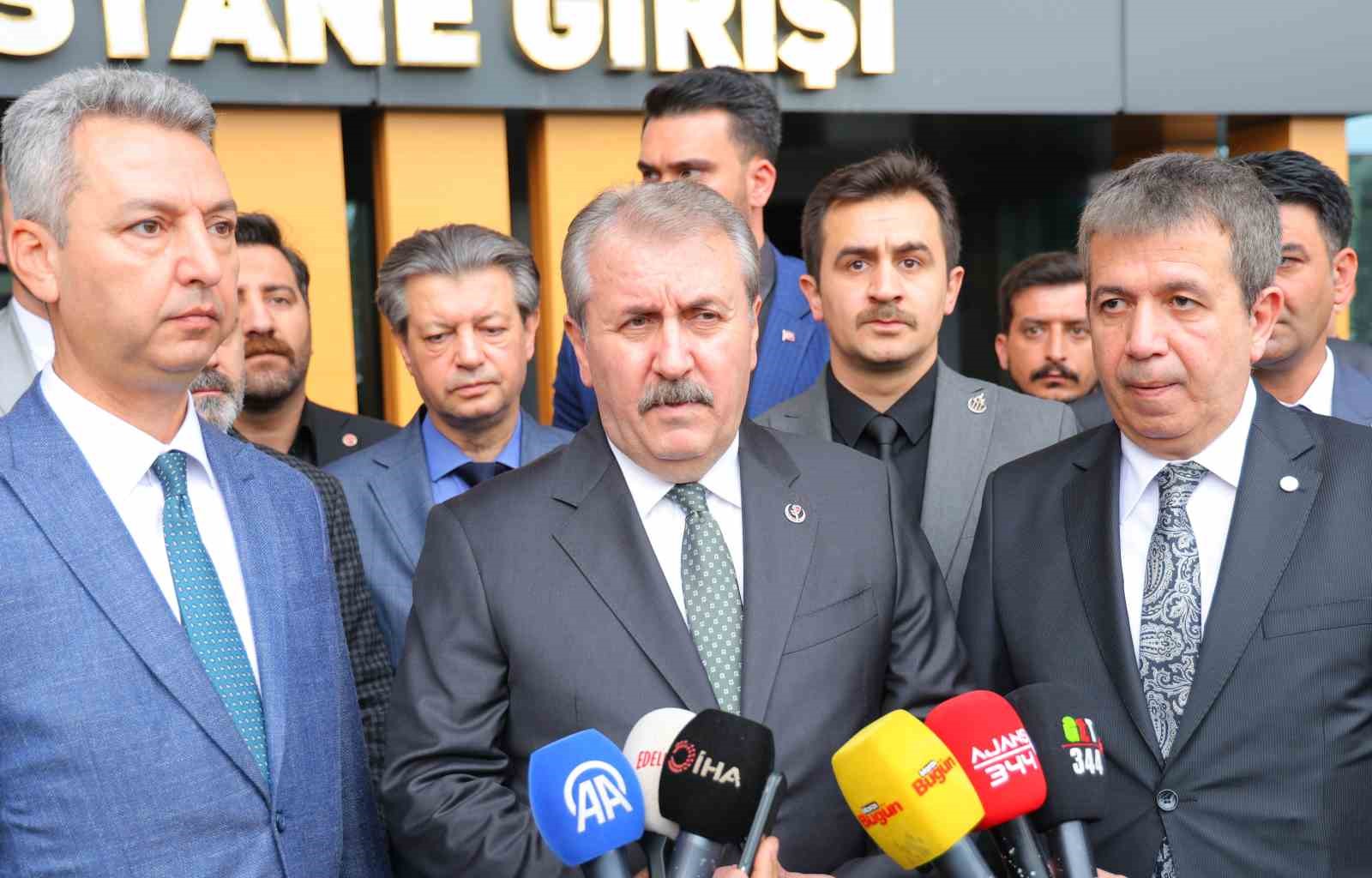 Yaralı öğrencileri ziyaret eden BBP lideri Destici’den ’aile’ vurgusu