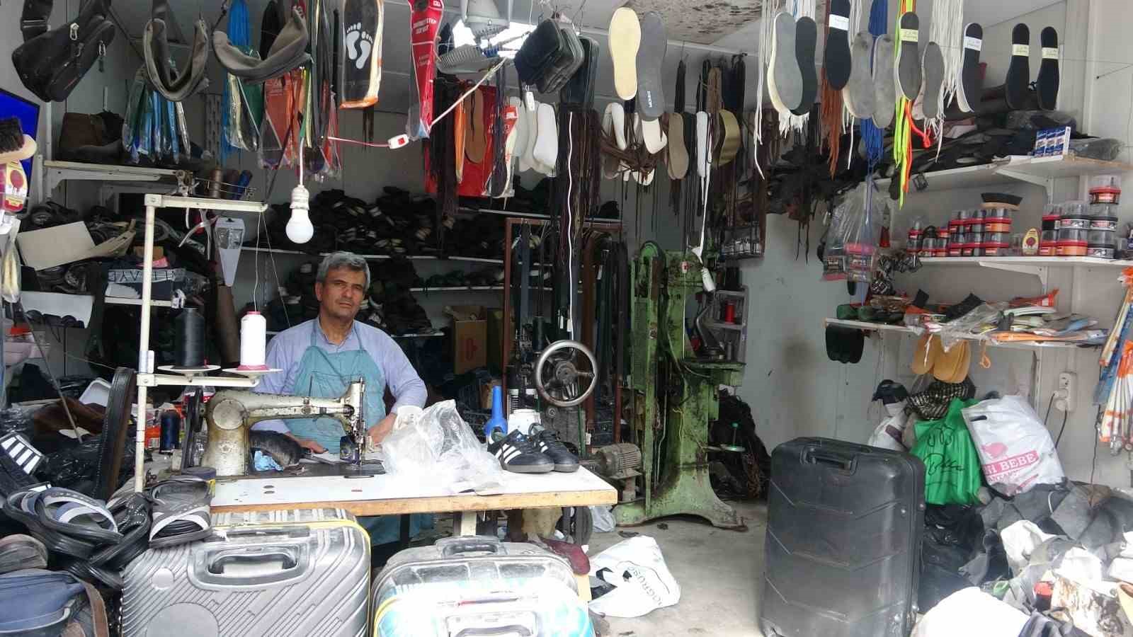 48 yıllık usta çalışma azmiyle gençlere örnek oluyor