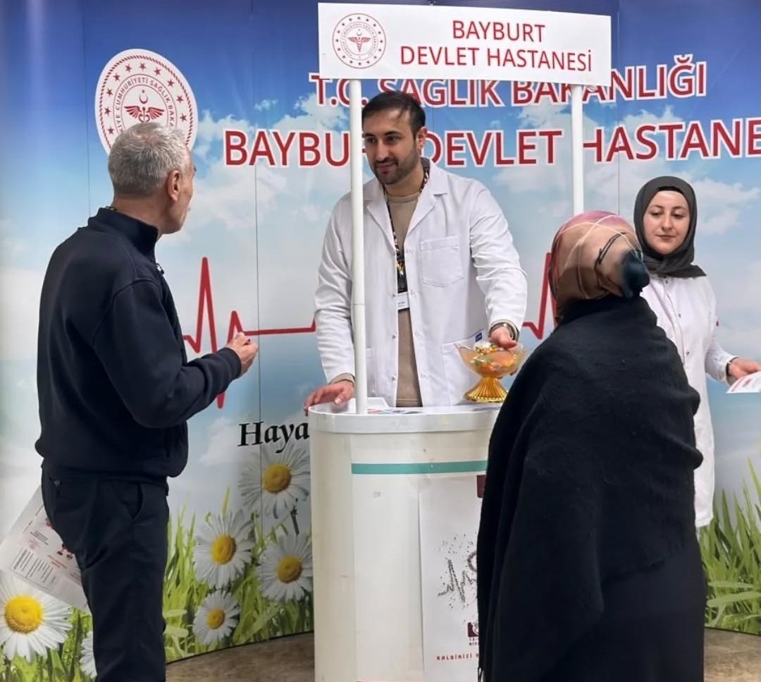 Bayburt’ta vatandaşlara kalp sağlığı bilgilendirmesi yapıldı