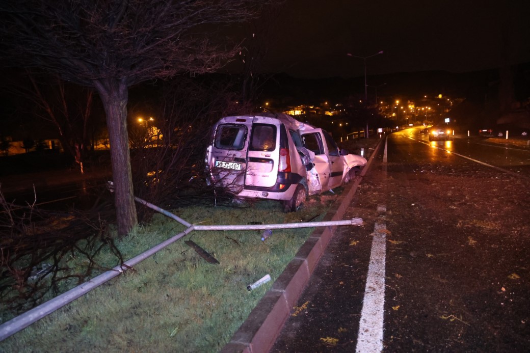 Kaza yaptıktan sonra çalıların arasına saklanan sürücü: 